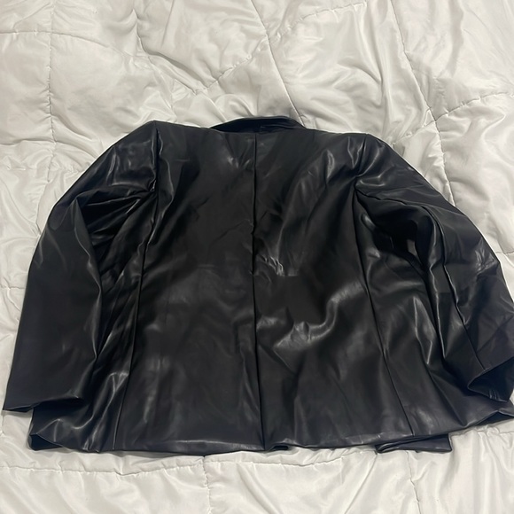 NWT Womens faux leather blazer - Picture 4 of 4